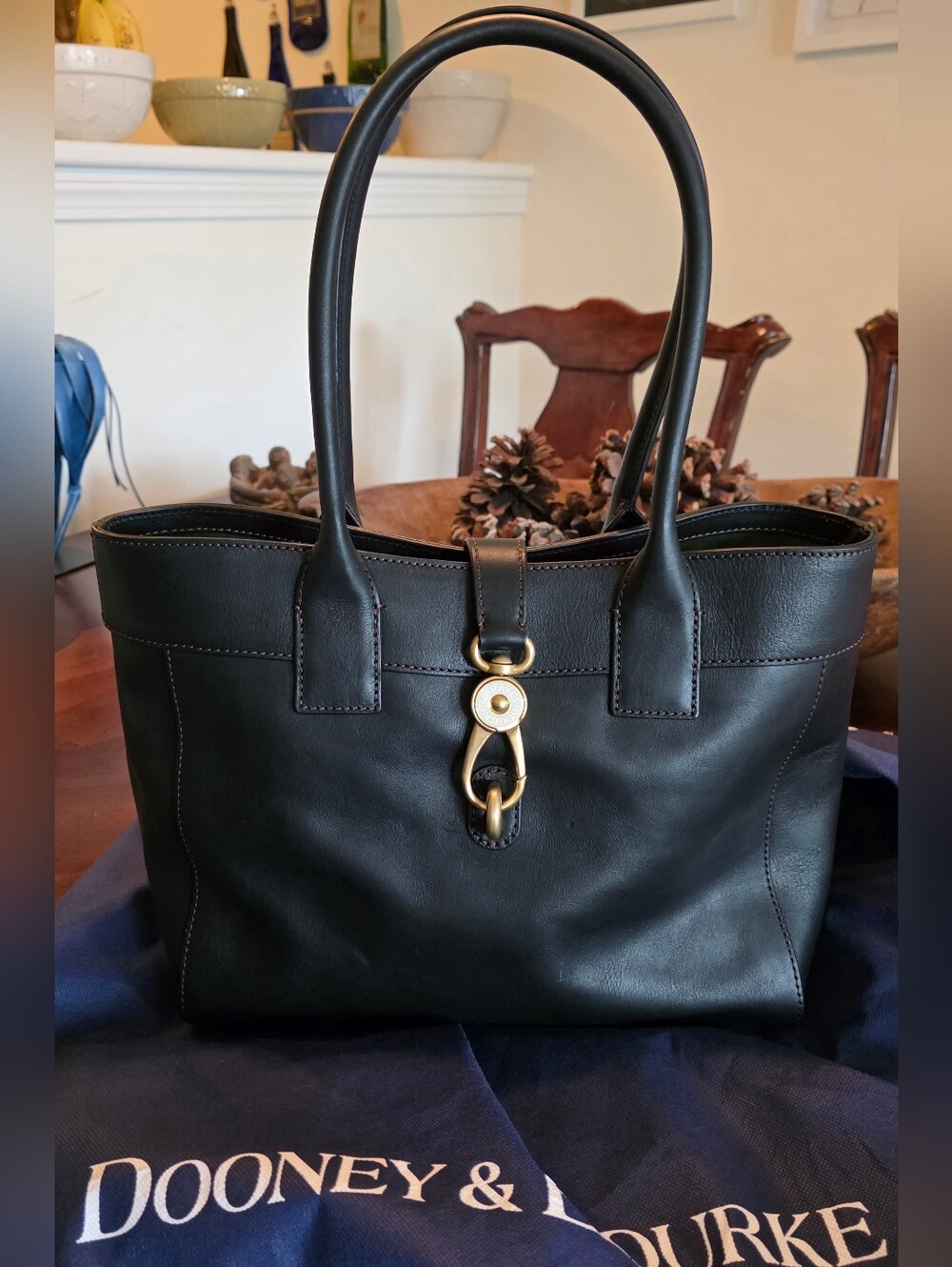 Blk. Leather Florentine Lg. Amelie Shoulder Bag